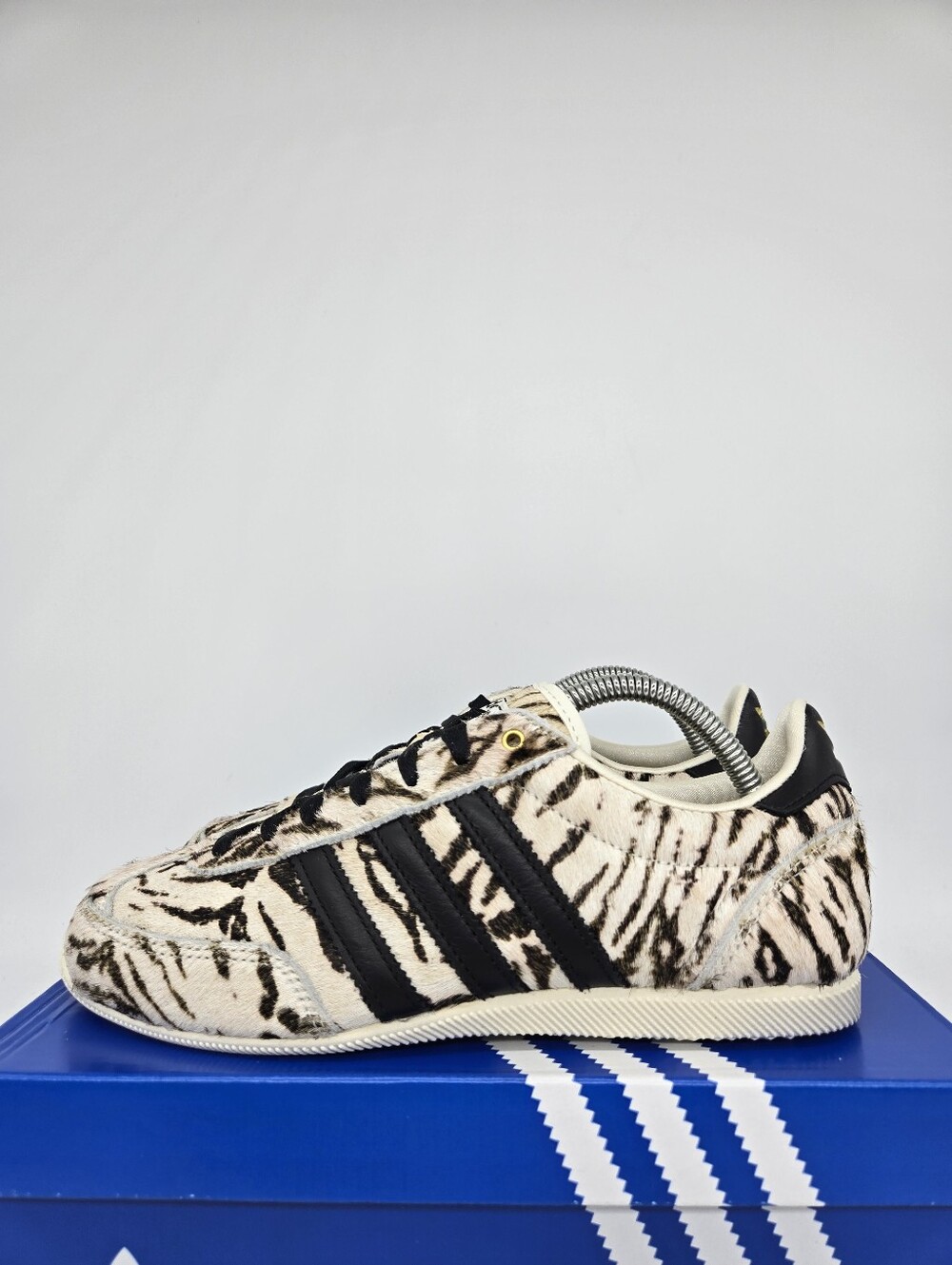 adidas Women's Japan Zebra KI6544 Shoes Size 6